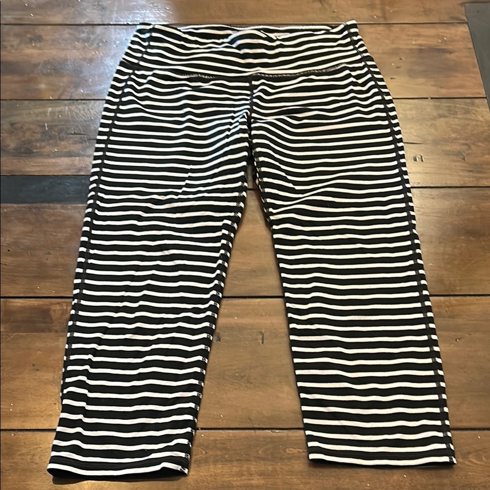 Athleta Black and White Striped cropped leggings size medium